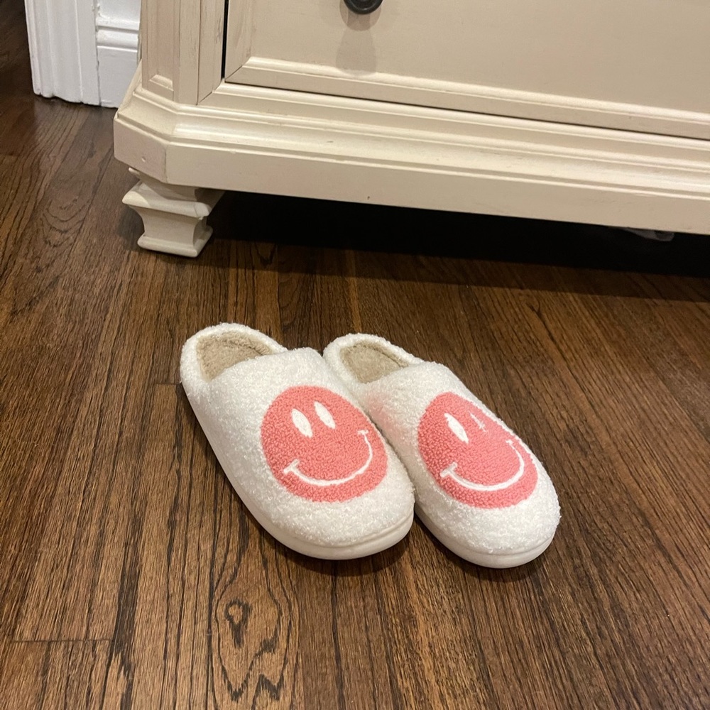 Size: 9. Color: Pink and White